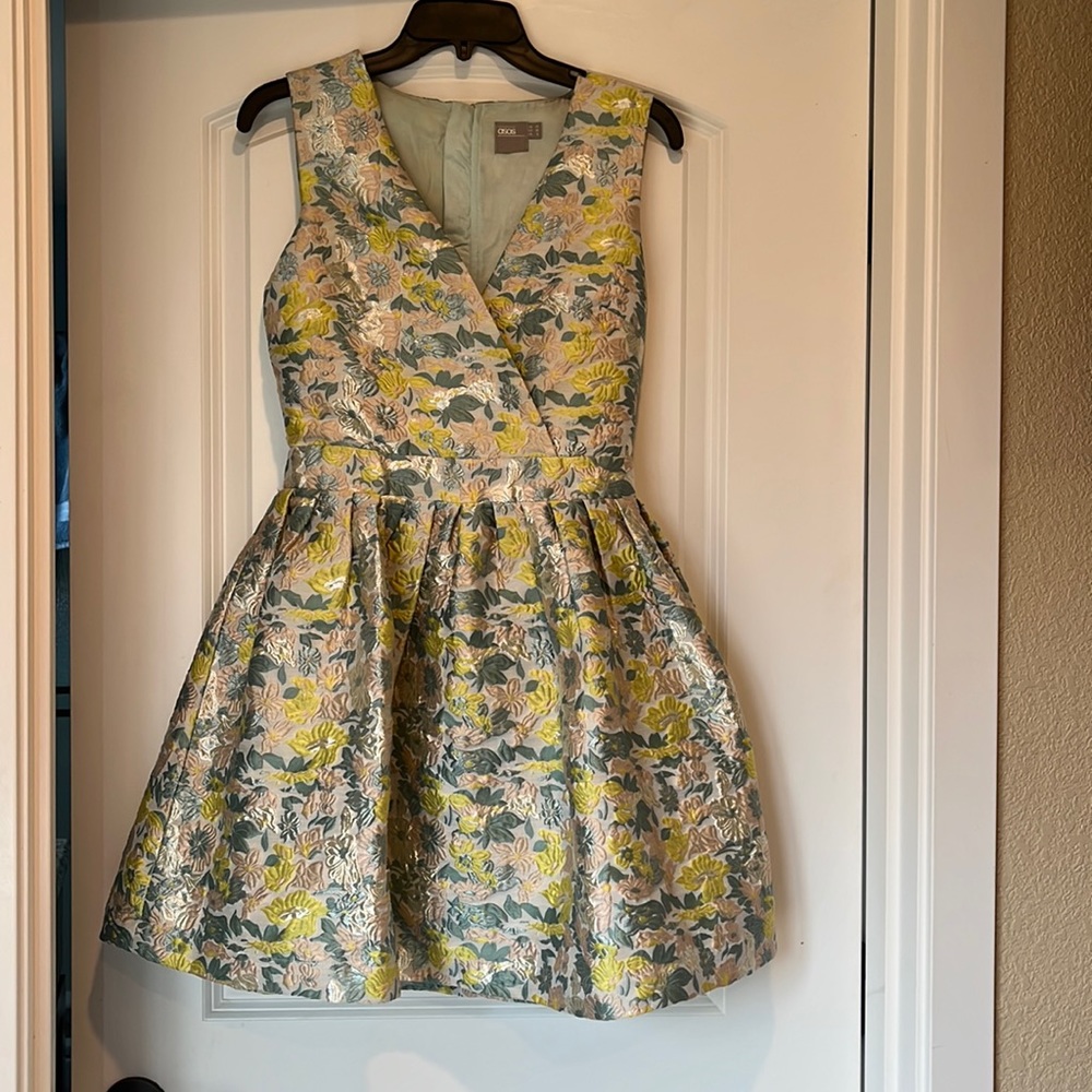 Short elegant dress.